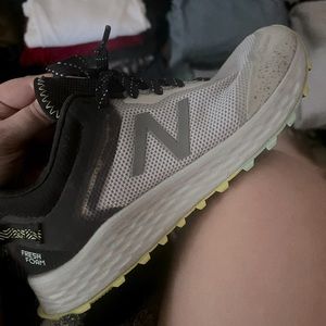 New balance tennis shoes